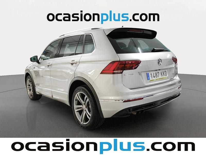 Usado VW Tiguan Sportline 150 CV (110 kW) 2018 Gris plata SUV