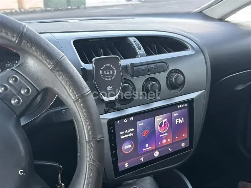 Usado Seat Leon Reference 125 CV (91 kW) 2010 Negro Utilitario