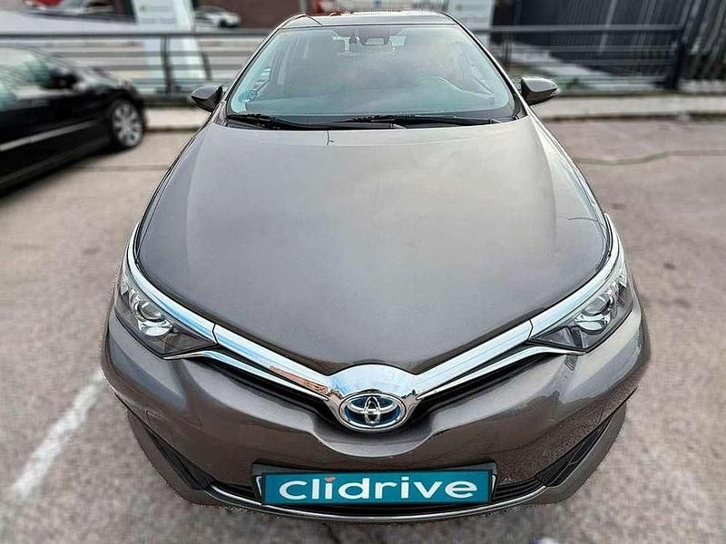 Usado Toyota Auris Hybrid Active 99 CV (72 kW) 2017 Gris Berlina