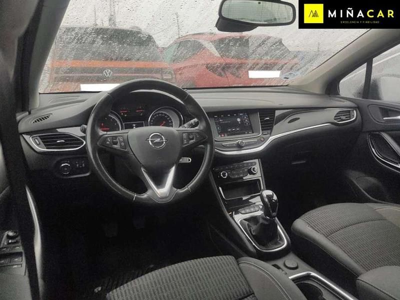 Usado Opel Astra Elegance 131 CV (96 kW) 2021 Negro Utilitario