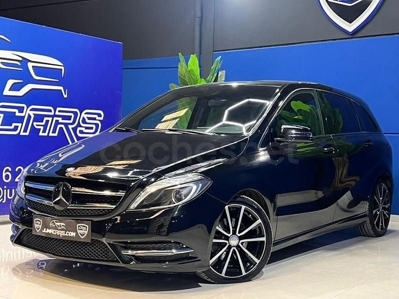 Usado Mercedes B180 AMG line 109 CV (80 kW) 2014 Negro Monovolumen