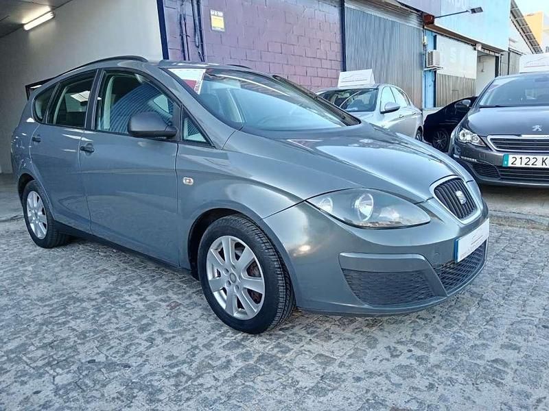 Usado Seat Altea XL Style 105 CV (77 kW) 2010 Gris Monovolumen