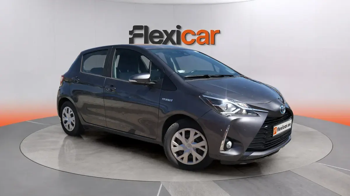 Usado Toyota Yaris Hybrid Active 100 CV (73 kW) 2020 Berlina