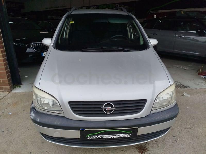Usado Opel Zafira Elegance 100 CV (73 kW) 2002 Gris / plata Monovolumen