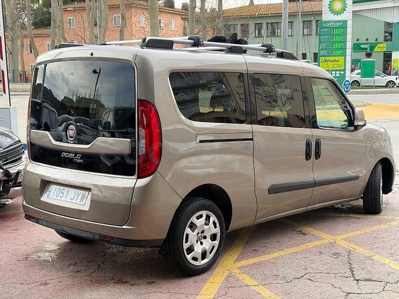 Usado Fiat Doblò Lounge 120 CV (88 kW) 2017 Marrón Monovolumen