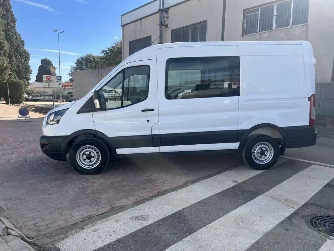 Usado Ford Transit Trend 131 CV (96 kW) 2019 Blanco Familiar