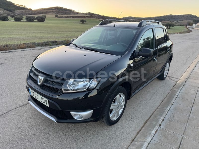 Negro Usado 2015 Dacia Sandero Stepway Utilitario | 6490 € (Precio justo) - Imagen 1/4