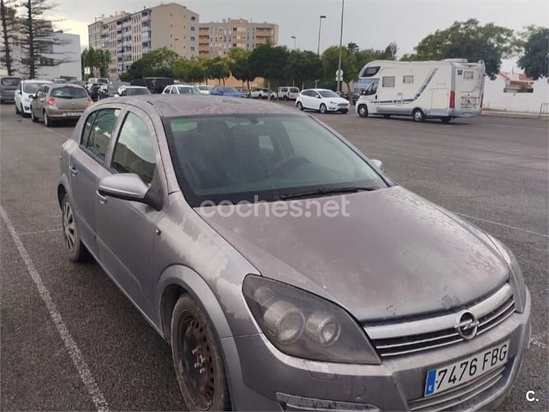 Usado Opel Astra Cosmo 100 CV (73 kW) 2006 Gris / plata Berlina