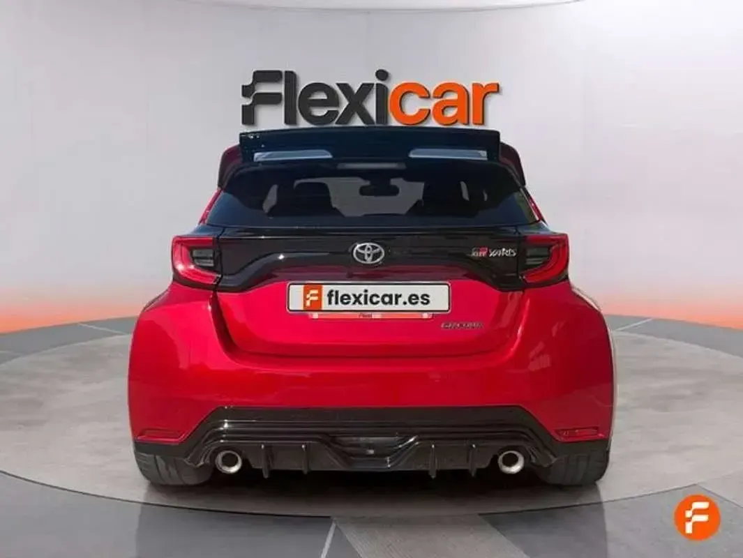 Usado Toyota Yaris 261 CV (191 kW) 2022 Rojo Utilitario