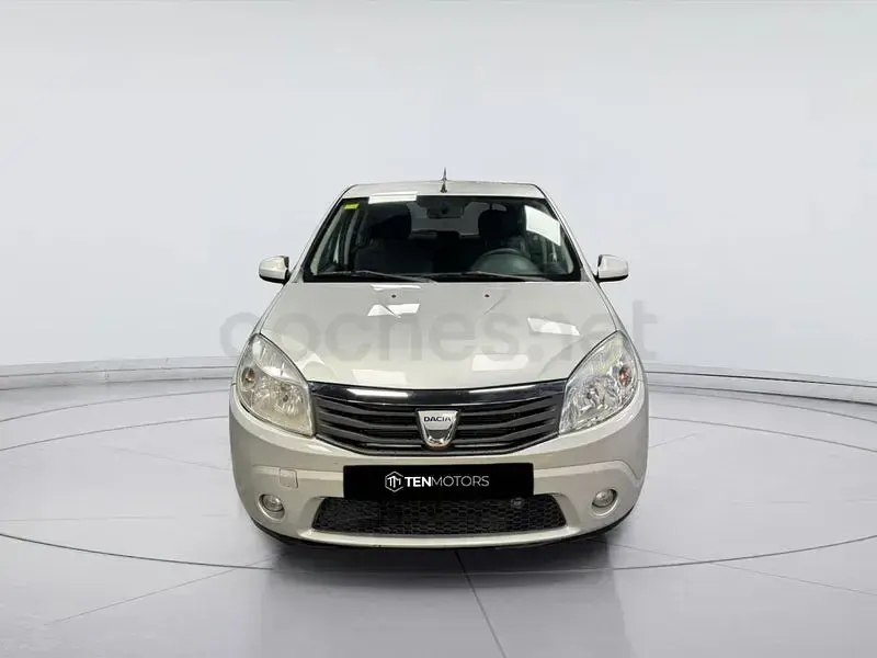 Usado Dacia Sandero Ambiance 75 CV (55 kW) 2010 Gris / plata Berlina
