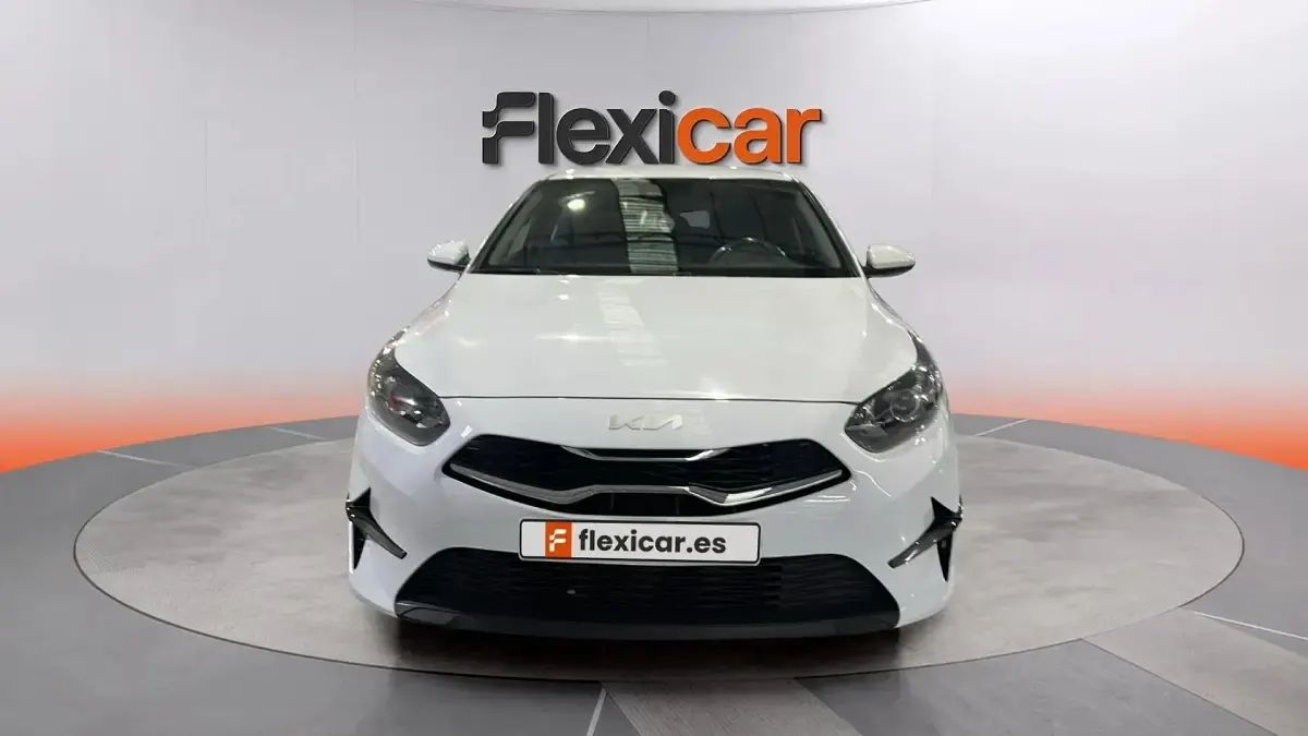 Usado Kia Ceed 136 CV (100 kW) 2023 Blanco Utilitario