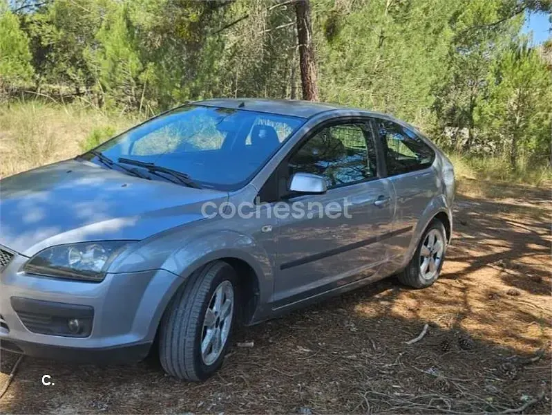 Usado Ford Focus Sport 136 CV (100 kW) 2005 Gris / plata Berlina