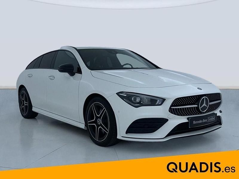 Usado Mercedes CLA200 Shooting Brake 150 CV (110 kW) 2023 Blanco Familiar