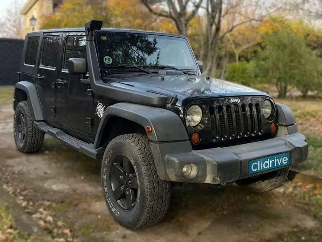 Usado Jeep Wrangler Sahara 177 CV (130 kW) 2010 Negro SUV
