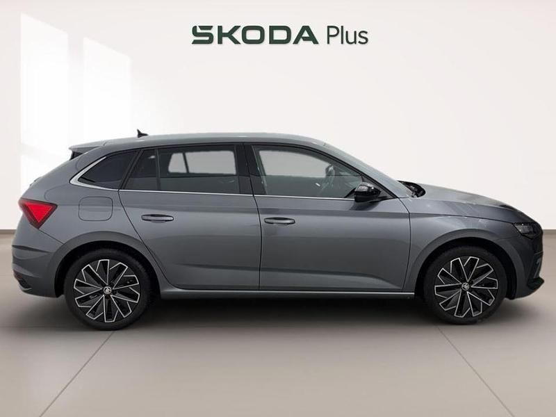 Usado Skoda Scala Selection 116 CV (85 kW) 2025 Gris Utilitario