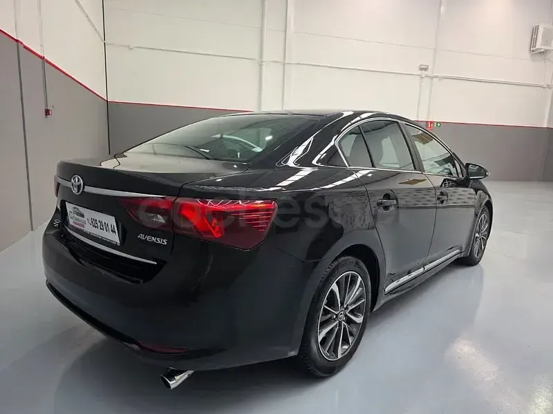 Usado Toyota Avensis Executive 150 CV (110 kW) 2015 Negro Berlina