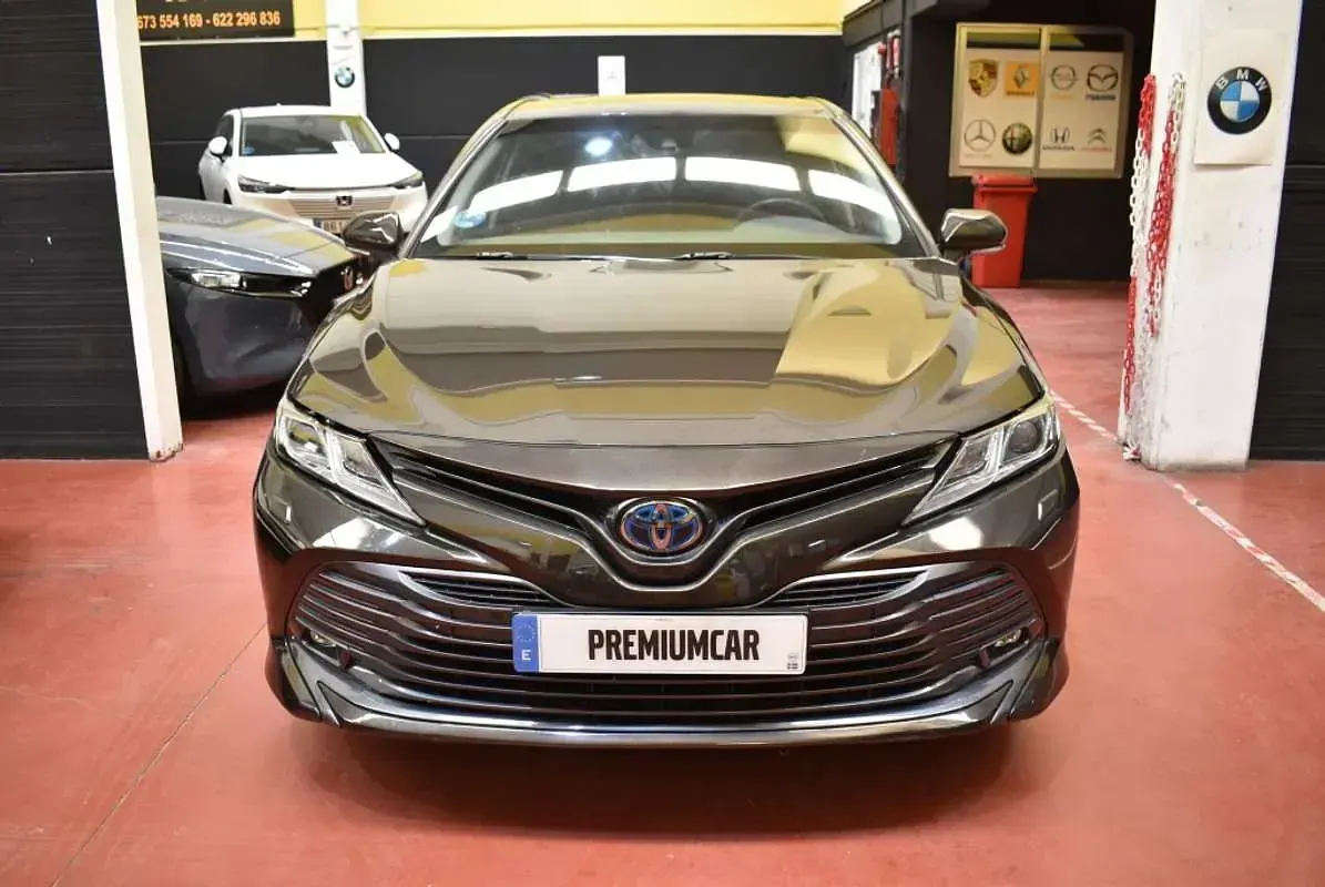Usado Toyota Camry Business Edition 218 CV (160 kW) 2020 Gris Berlina
