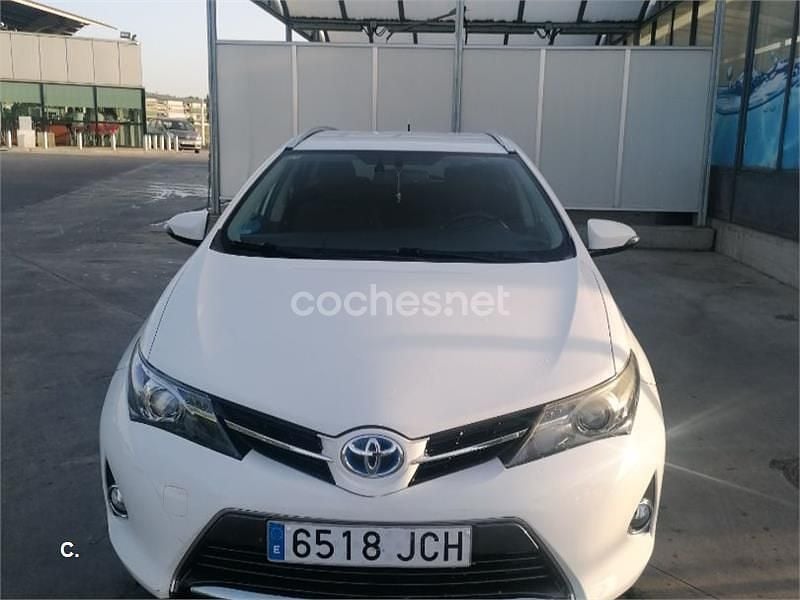 Blanco Usado 2015 Toyota Auris Hybrid Active Familiar | 12.800 € (Un poco caro) - Imagen 1/4