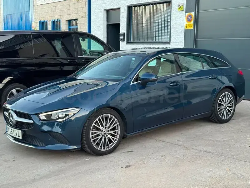 Usado Mercedes CLA220 Shooting Brake 190 CV (139 kW) 2022 Azul Familiar