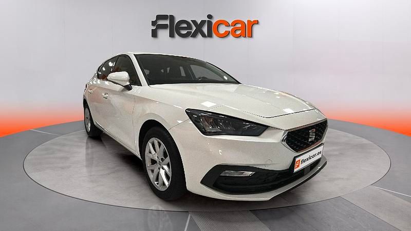 Usado Seat Leon Style 116 CV (85 kW) 2021 Blanco Berlina