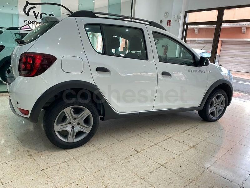 Usado Dacia Sandero Comfort 90 CV (66 kW) 2020 Blanco Berlina