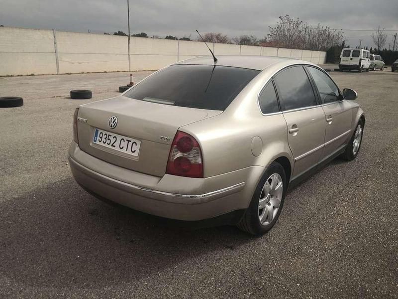 Usado VW Passat Highline 129 CV (94 kW) 2004 Beige Berlina