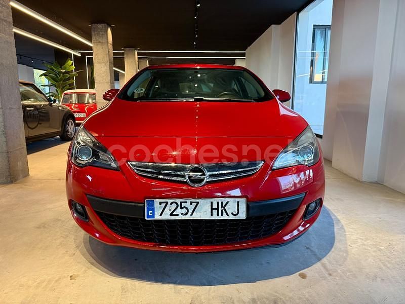 Usado Opel Astra GTC Sportive 165 CV (121 kW) 2013 Rojo Berlina