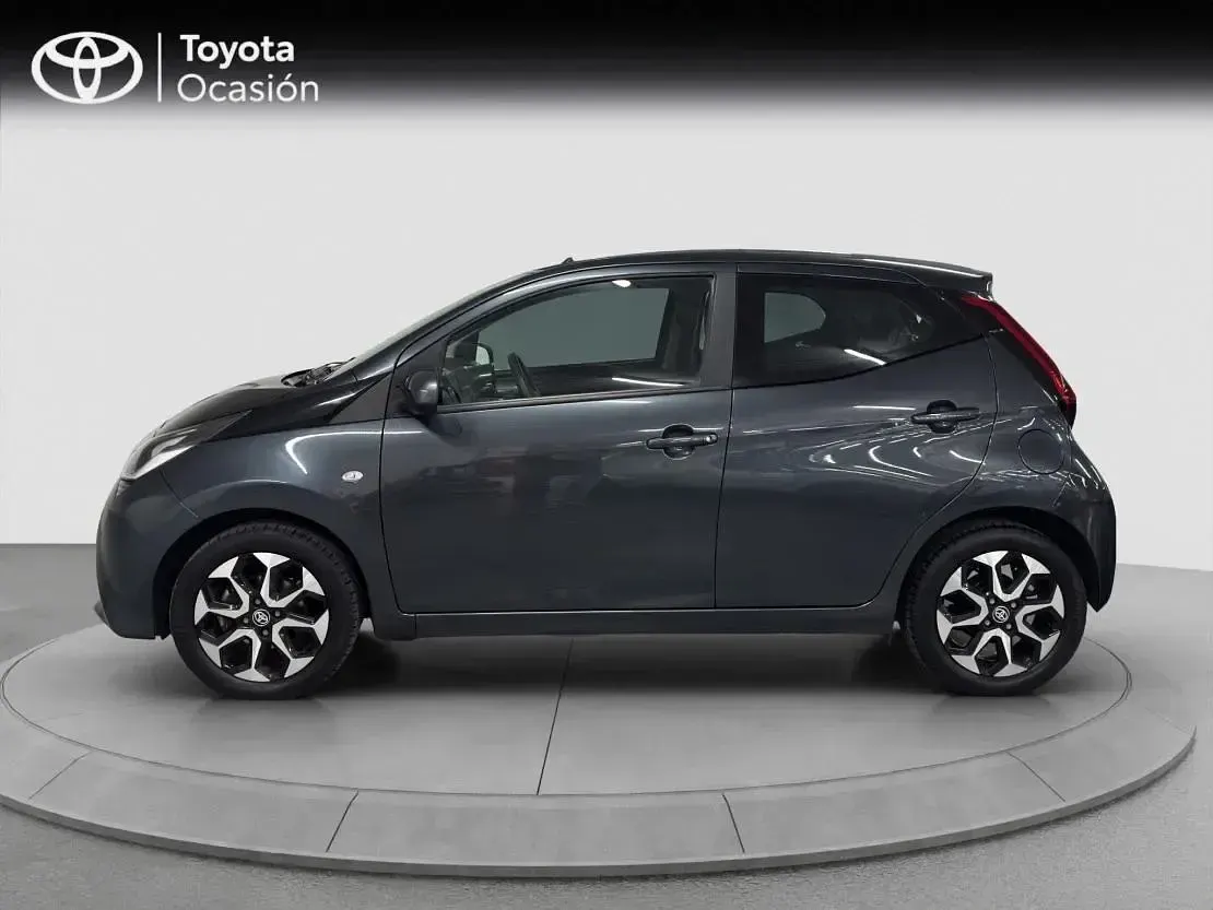 Usado Toyota Aygo X-play 72 CV (52 kW) 2020 Dark gray Utilitario