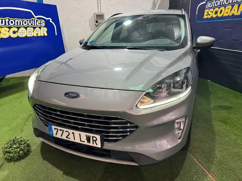 Usado Ford Kuga Titanium 225 HP (165 kW) 2022 Cinzento SUV