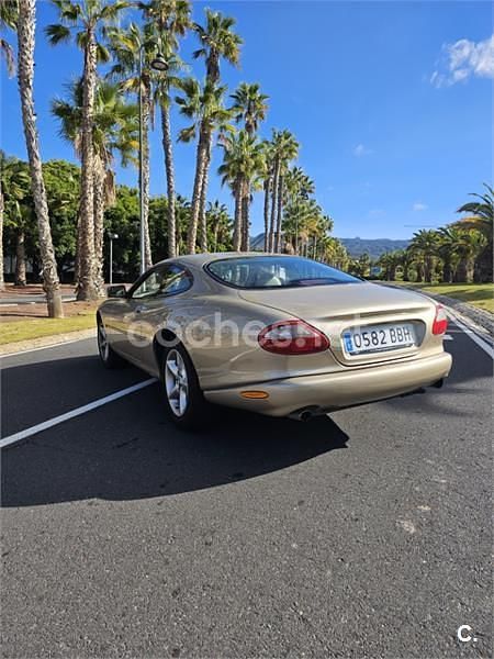 Usado Jaguar XK8 290 CV (213 kW) 2000 Beige Coupe