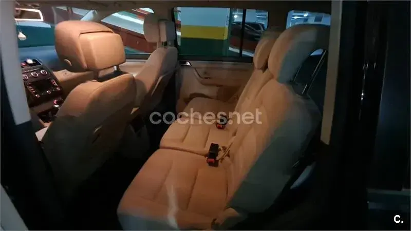 Usado VW Touran Advance 105 CV (77 kW) 2014 Negro Monovolumen