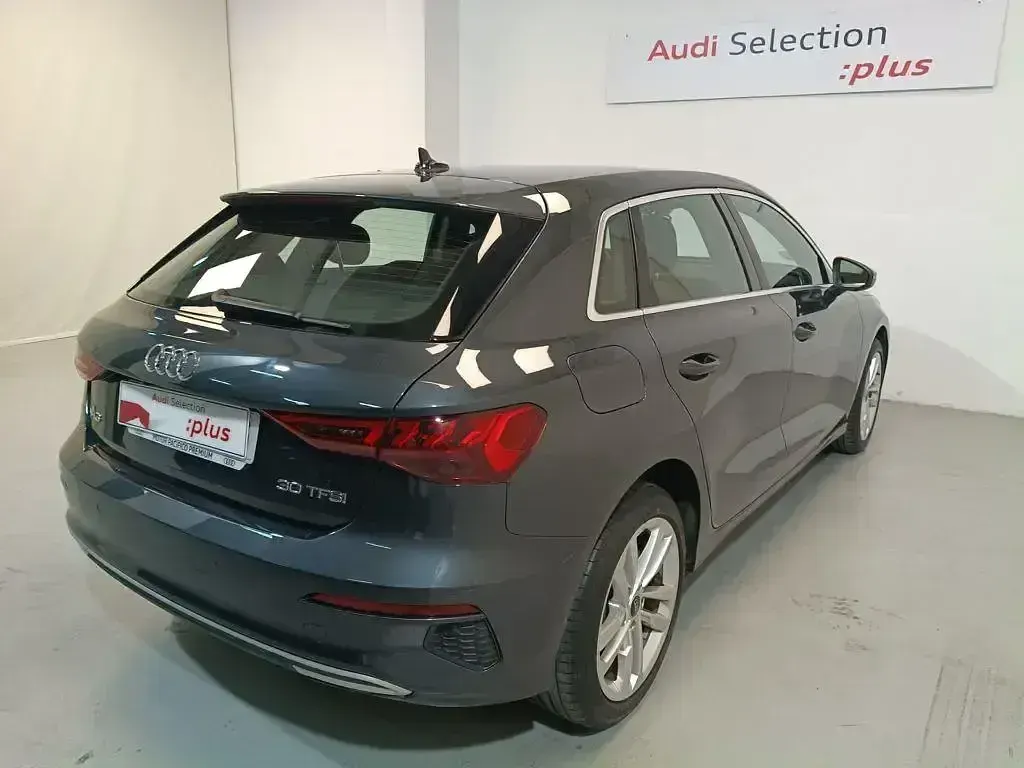 Usado Audi A3 Advanced Plus 110 CV (80 kW) 2021 Gris Berlina