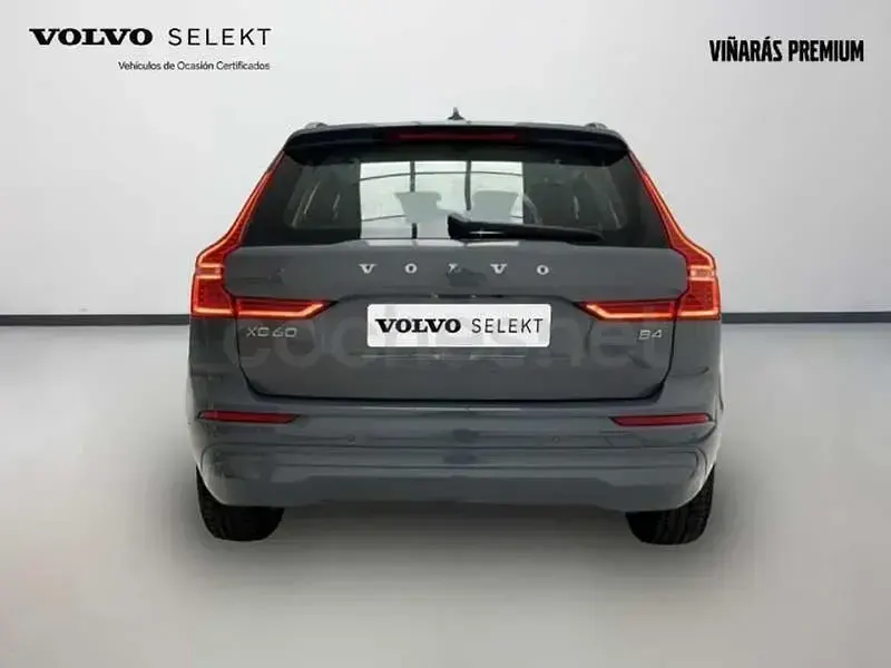 Usado Volvo XC60 Core 197 CV (144 kW) 2024 Gris / plata SUV