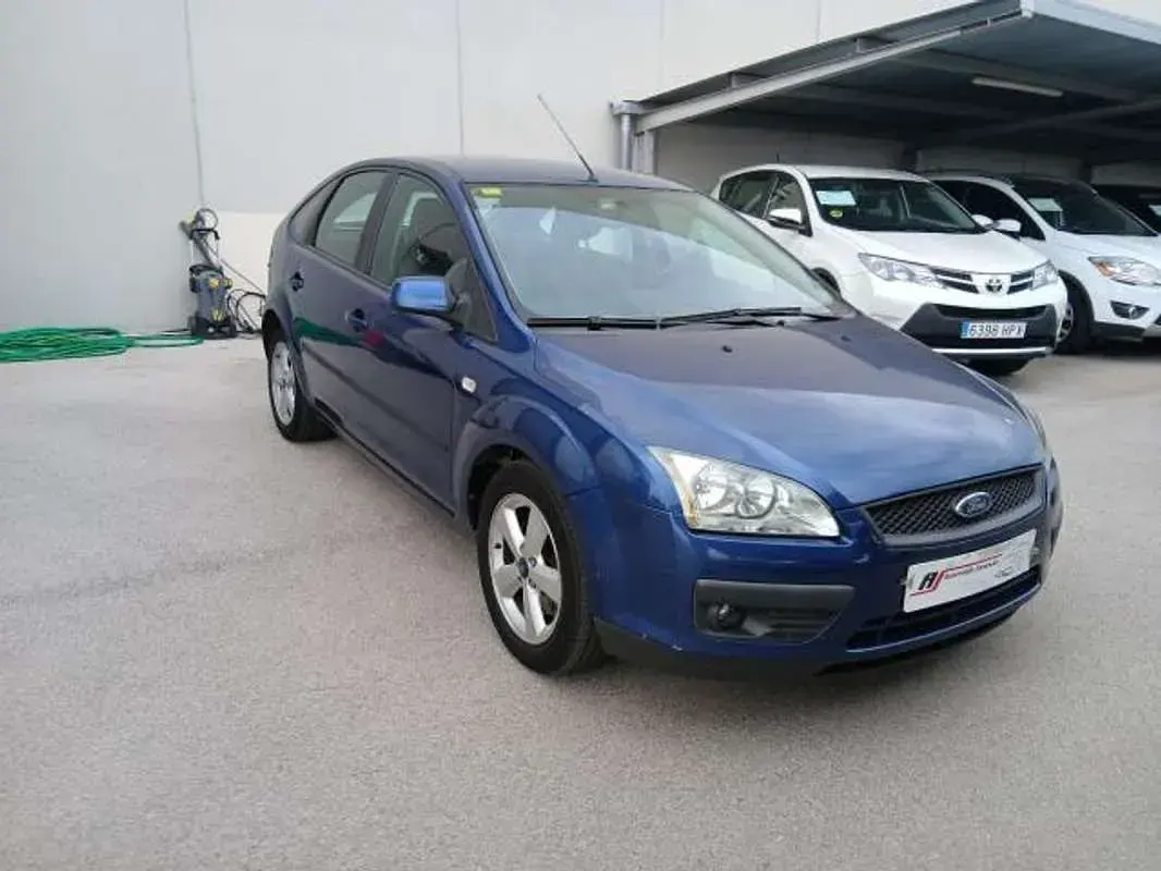 Usado Ford Focus Ghia 116 CV (85 kW) 2007 Azul Utilitario
