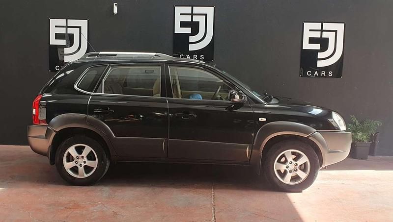 Negro Usado 2006 Hyundai Tucson Comfort SUV | 6490 € (Precio justo) - Imagen 1/4
