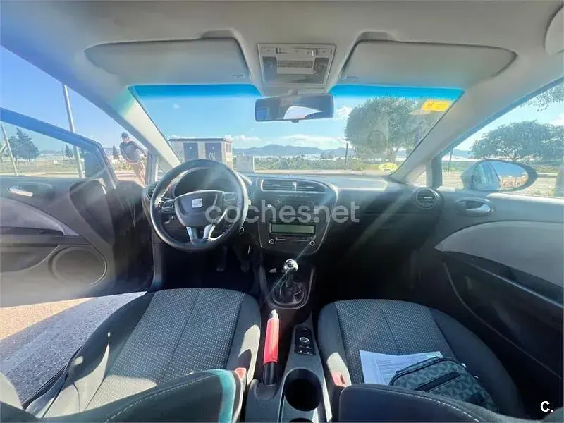 Usado Seat Leon Reference 105 CV (77 kW) 2010 Negro Utilitario