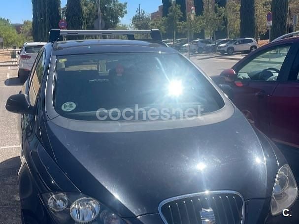 Usado Seat Altea XL Reference 105 CV (77 kW) 2013 Negro Monovolumen