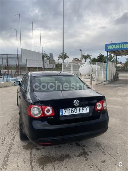 Usado VW Jetta Advance 105 CV (77 kW) 2007 Negro Berlina