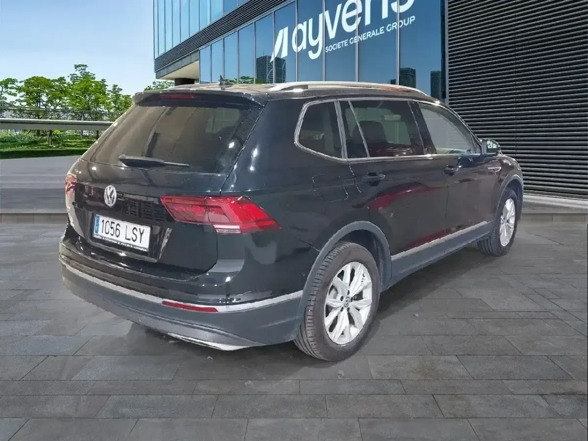 Usado VW Tiguan Sportline 150 CV (110 kW) 2021 Negro SUV