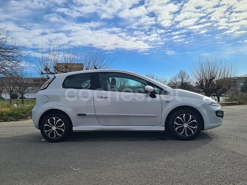 Usado Fiat Punto Racing 90 CV (66 kW) 2010 Gris / plata Berlina