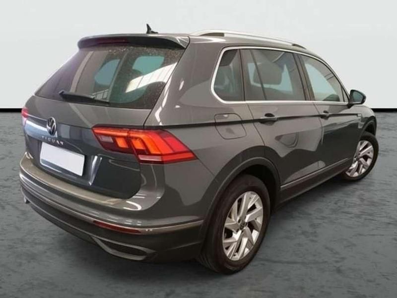 Usado VW Tiguan 131 CV (96 kW) 2023 Gris SUV