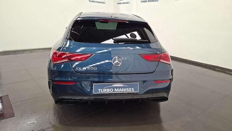 Usado Mercedes CLA200 Shooting Brake 163 CV (119 kW) 2021 Azul Familiar