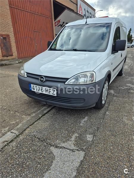 Usado Opel Combo Essentia 100 CV (73 kW) 2011 Blanco Monovolumen