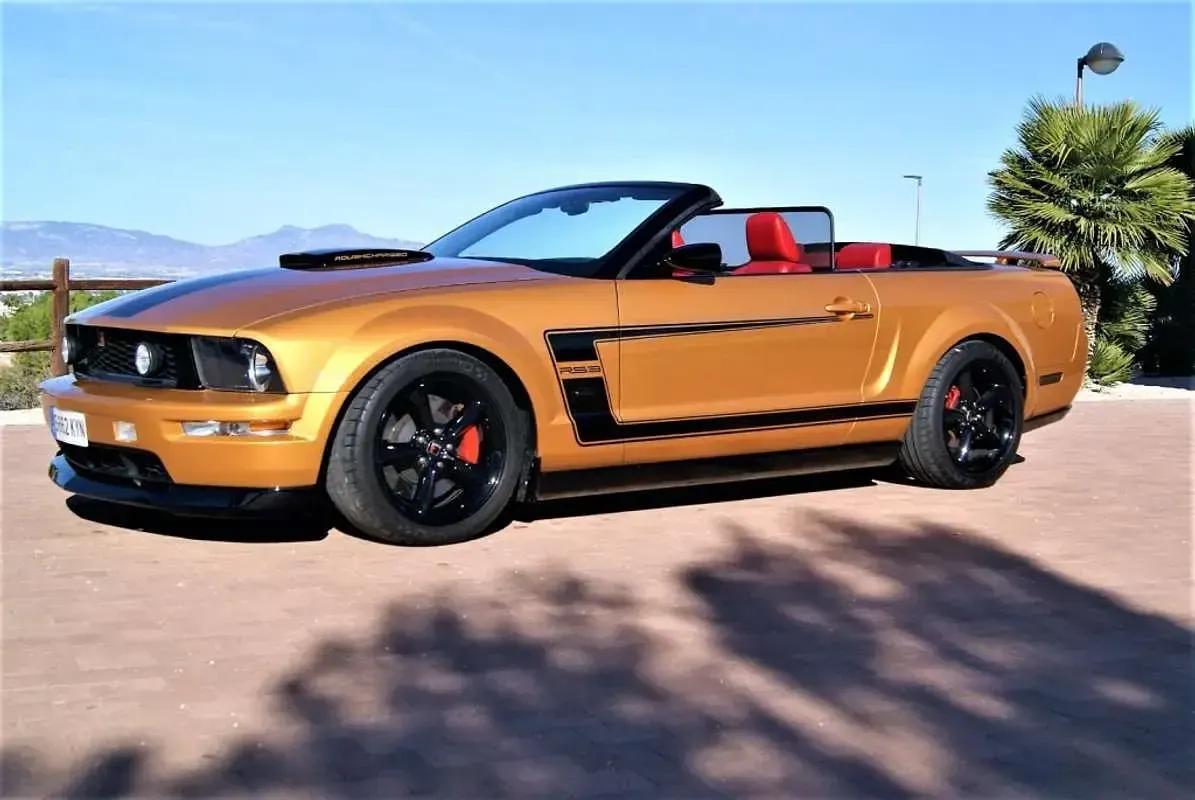 Usado Ford Mustang 571 CV (419 kW) 2007 Amarillo Descapotable