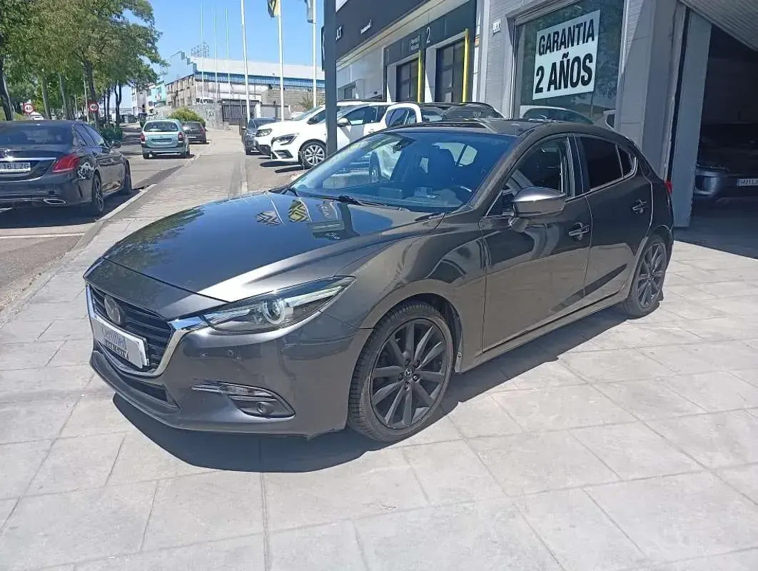 Usado Mazda 3 Style 150 CV (110 kW) 2017 Gris Utilitario
