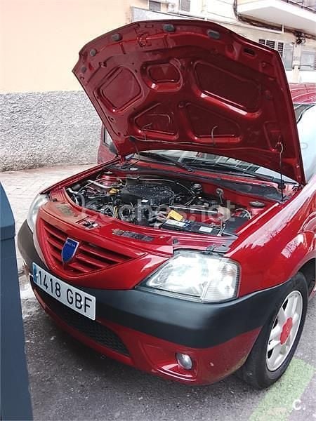 Usado Dacia Logan Lauréate 85 CV (62 kW) 2008 Rojo Familiar