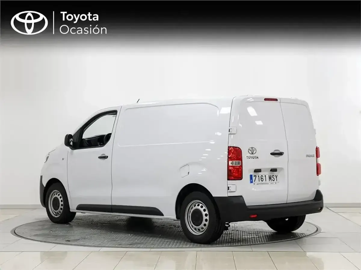 Usado Toyota Proace 102 CV (75 kW) 2024 Blanco Monovolumen