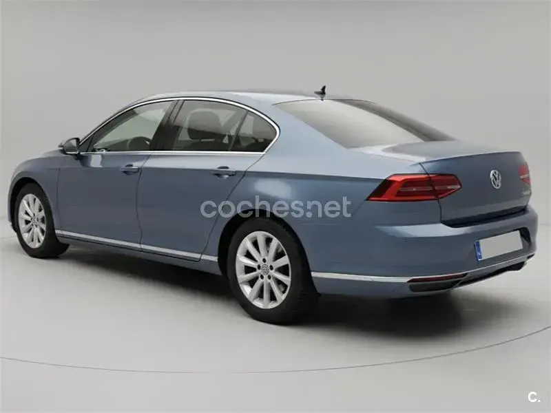 Usado VW Passat Sportline 150 CV (110 kW) 2017 Azul Berlina