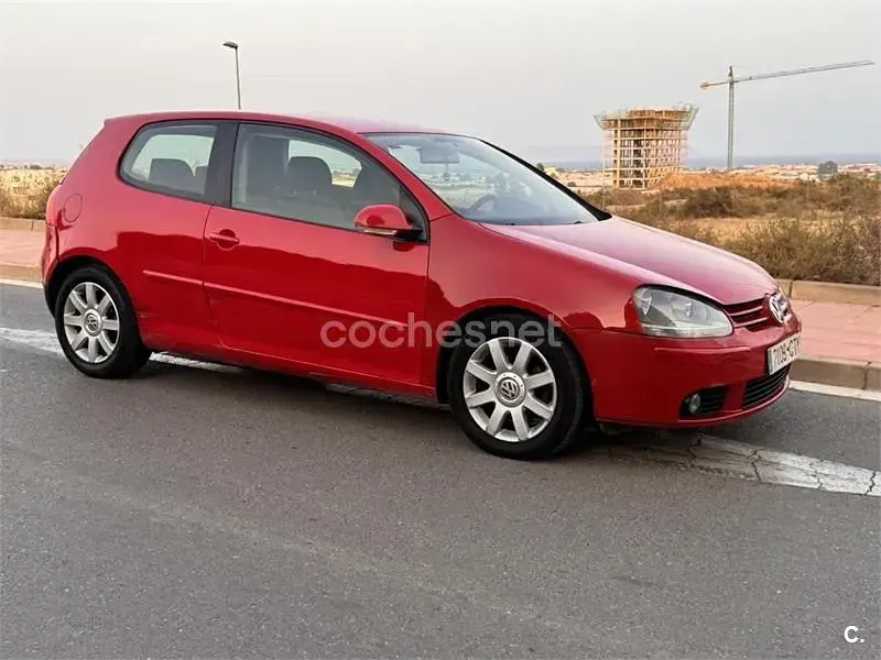 Usado VW Golf IV Sportline 105 CV (77 kW) 2005 Rojo Berlina