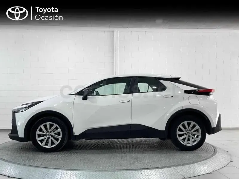 Używany Toyota C-HR Active 140 KM (102 kW) 2024 Biały SUV